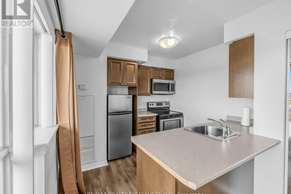 1501 - 215 Queen Street E, Brampton, ON L6W0A9 Photo 5