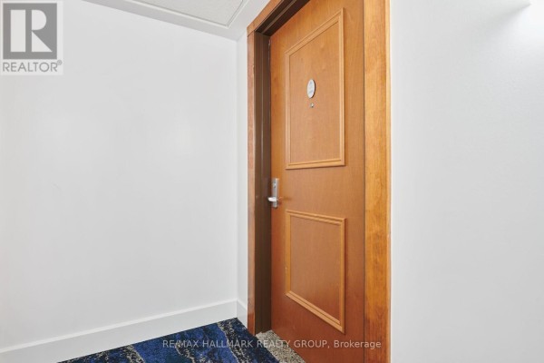 Kitchen - 1501 - 242 Rideau Street, Ottawa, ON K1N0B7 Photo 3