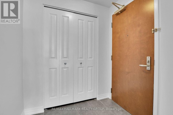 Primary Bedroom - 1501 - 242 Rideau Street, Ottawa, ON K1N0B7 Photo 4