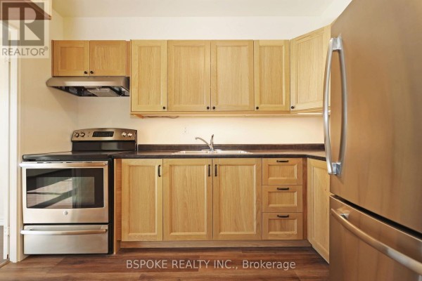 Kitchen - 1501 - 65 Southport Street, Toronto, ON M6S3N6 Photo 3