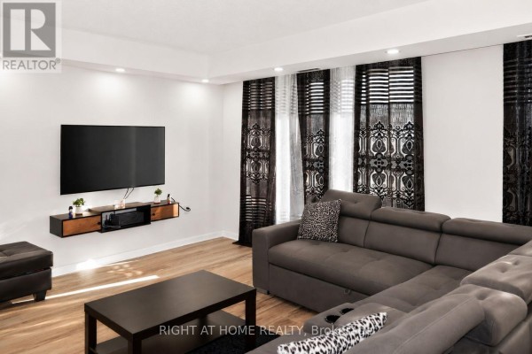 Foyer - 1501 - 757 Victoria Park Avenue, Toronto, ON M4C5N8 Photo 5
