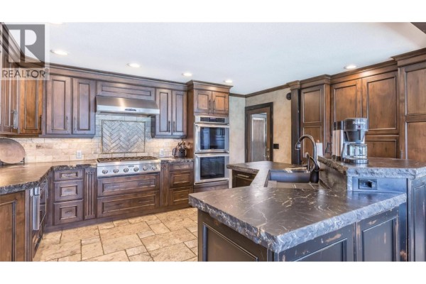 3pc Ensuite bath - 15010 & 15020 Tamarack Drive, Coldstream, BC V1B2E1 Photo 4