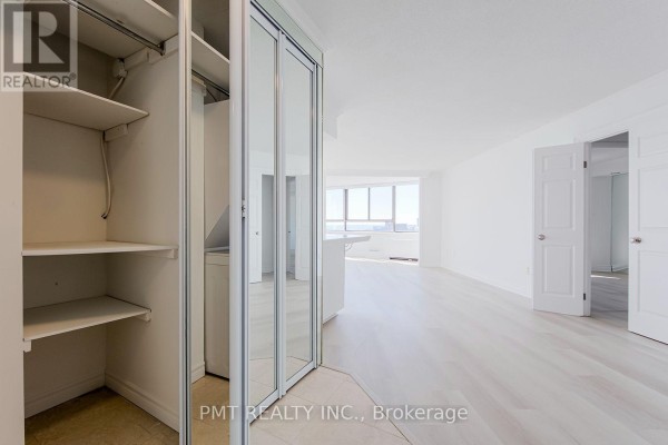 1502 - 270 Queens Quay W, Toronto, ON M5J2N4 Photo 4
