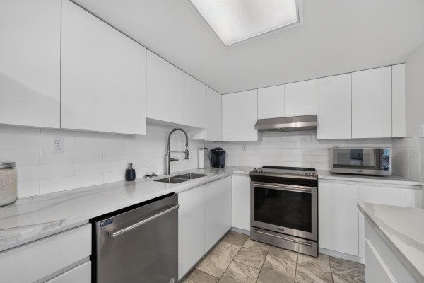 1502 10082 148 Street, Surrey, BC V3R0S3 Photo 5