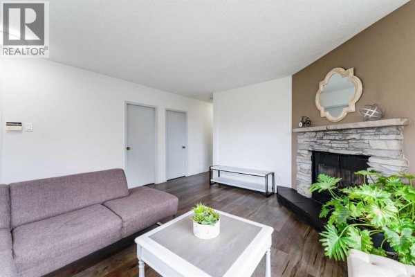 Bedroom - 1502 40 Street Se, Calgary, AB T2A1K2 Photo 2