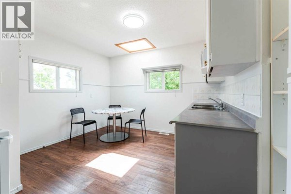 Hall - 1502 40 Street Se, Calgary, AB T2A1K2 Photo 4