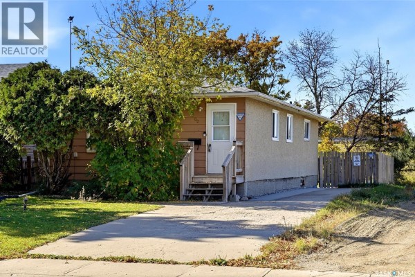Bedroom - 1502 Grosvenor Street, Regina, SK S4N4C6 Photo 2