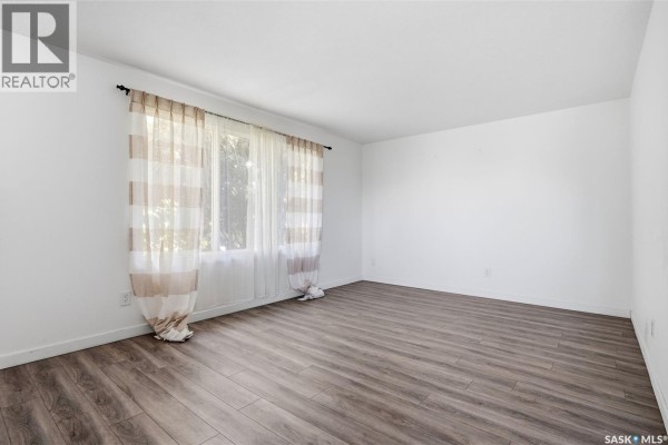 Laundry room - 1502 Grosvenor Street, Regina, SK S4N4C6 Photo 5