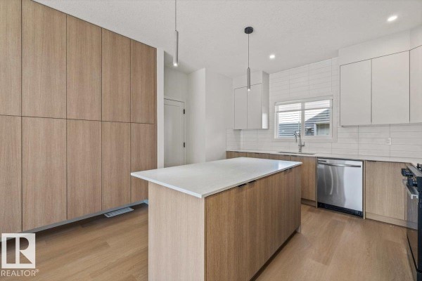 15020 90 Av Nw, Edmonton, AB T5R4V7 Photo 4