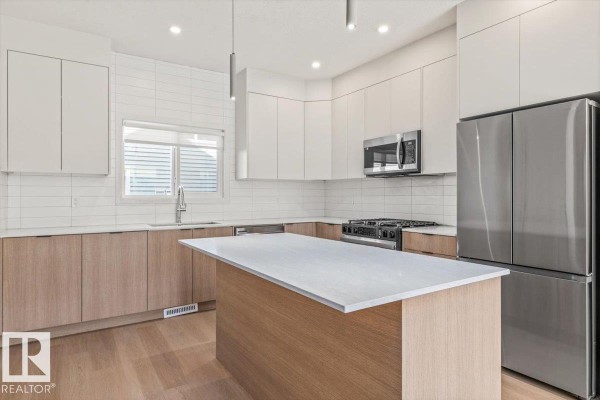 15020 90 Av Nw, Edmonton, AB T5R4V7 Photo 5