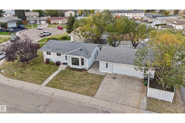 Kitchen - 15024 22 St Nw, Edmonton, AB T5Y2A1 Photo 3