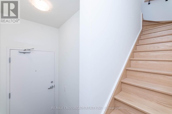 1503 - 11 David Eyer Road, Richmond Hill, ON L4S0N3 Photo 5