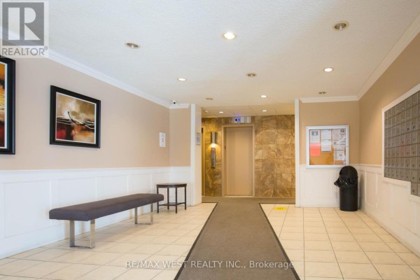 Living room - 1503 - 3025 Queen Frederica Drive, Mississauga, ON L4Y3A1 Photo 3