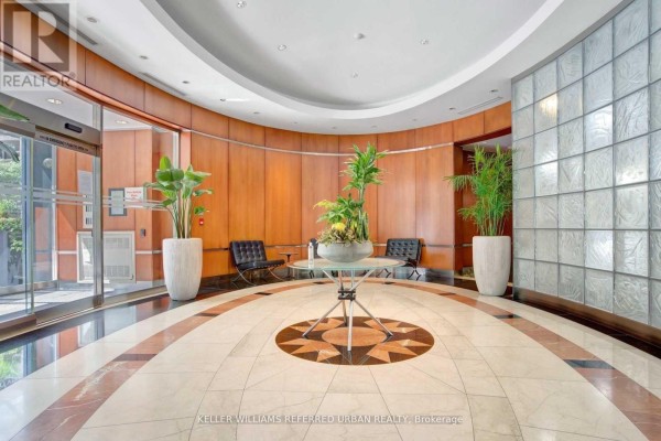 Kitchen - 1504 - 1121 Bay Street, Toronto, ON M5S3L9 Photo 3