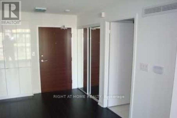 Kitchen - 1505 - 15 Iceboat Terrace, Toronto, ON M5V4A5 Photo 3