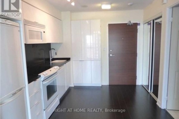 Bathroom - 1505 - 15 Iceboat Terrace, Toronto, ON M5V4A5 Photo 5