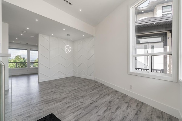 15051 63a Avenue, Surrey, BC V3S3H8 Photo 3