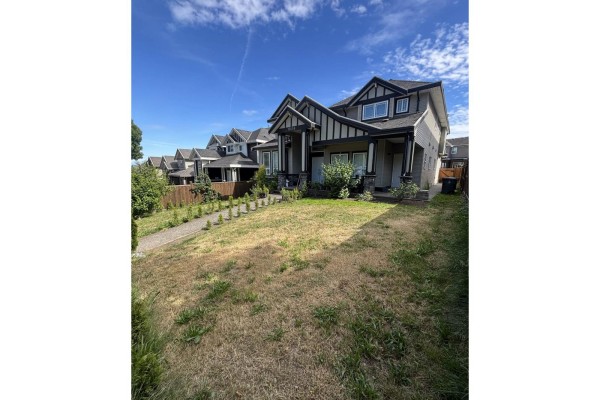 15058 72nd Avenue, Surrey, BC V3S2G2 Photo 2