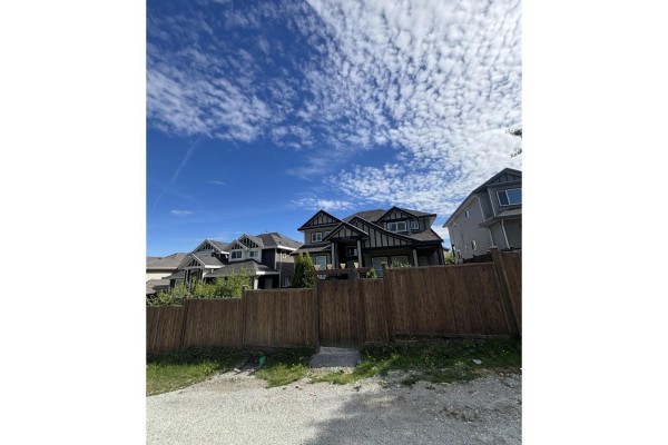 15058 72nd Avenue, Surrey, BC V3S2G2 Photo 5