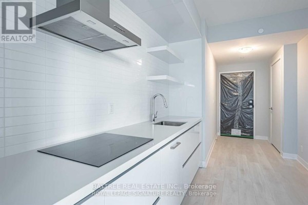 Kitchen - 1506 - 2221 Yonge Street, Toronto, ON M4S2B4 Photo 5