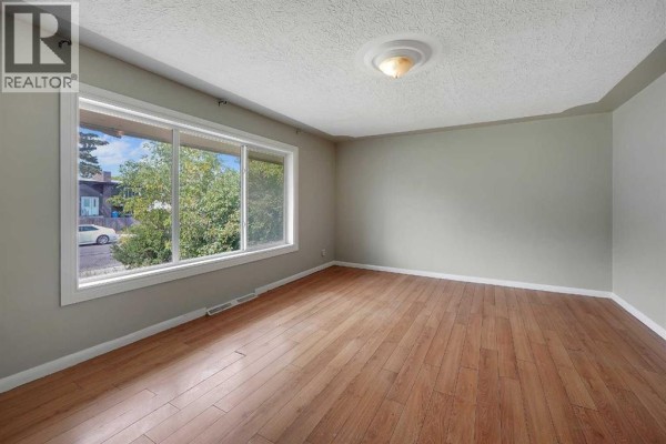 4pc Bathroom - 1506 36 Street Se, Calgary, AB T2A1C6 Photo 5