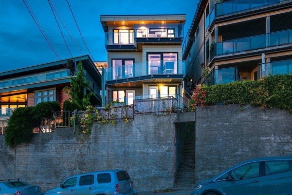 15061 Victoria Avenue, White Rock, BC V4B1G4 Photo 2