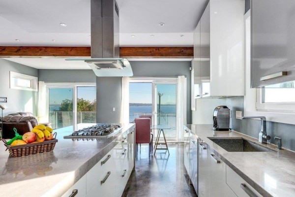 15061 Victoria Avenue, White Rock, BC V4B1G4 Photo 3