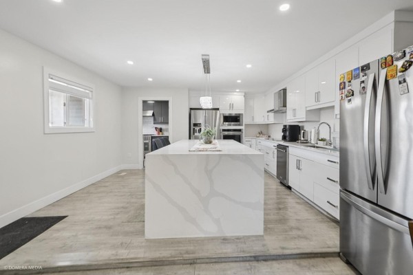 15063 84th Avenue, Surrey, BC V3S2M8 Photo 3