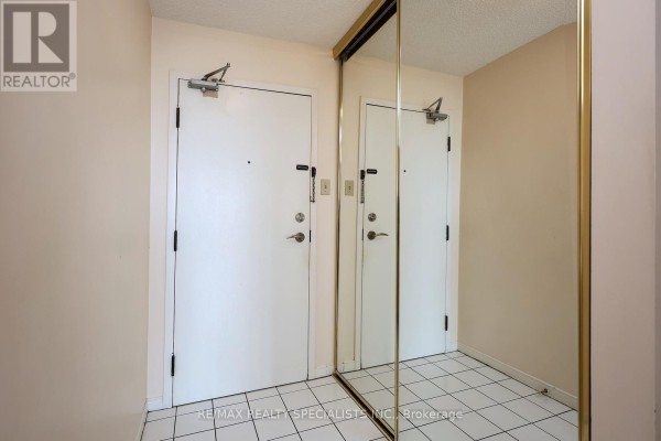 Kitchen - 1507 - 330 Rathburn Road W, Mississauga, ON L5B3Y1 Photo 4