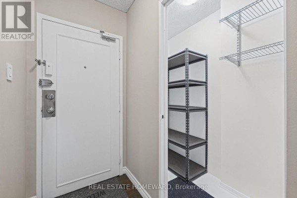 Pantry - 1507 - 966 Inverhouse Drive, Mississauga, ON L5J4B6 Photo 4