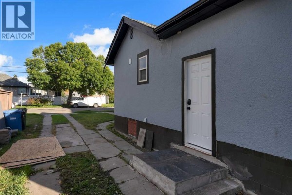 Kitchen - 1507 1 Street Ne, Calgary, AB T2E3B7 Photo 4