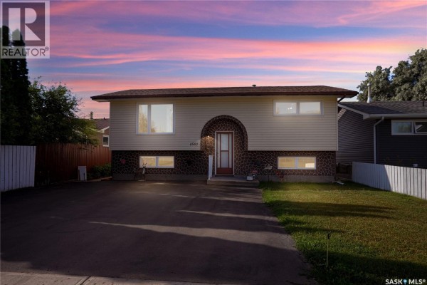 1507 Caribou Street W, Moose Jaw, SK, photo 2