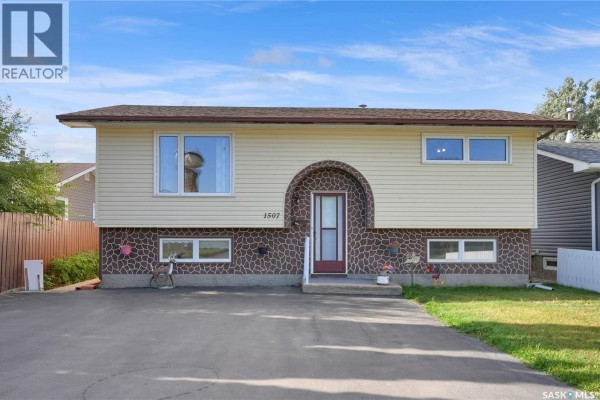 Primary Bedroom - 1507 Caribou Street W, Moose Jaw, SK S6H7N5 Photo 4