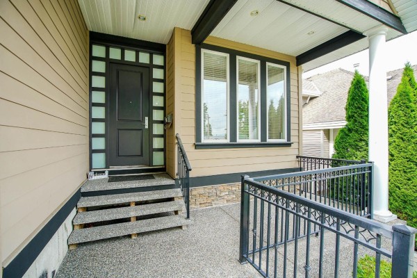 15075 70a Avenue, Surrey, BC V3S2E2 Photo 2