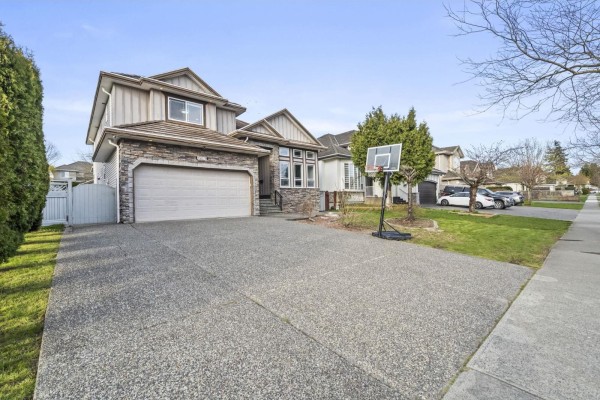 15079 67 Avenue, Surrey, BC V3S1B9 Photo 2