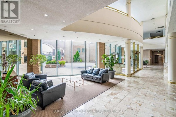 Living room - 1508 - 150 Dunlop Street E, Barrie, ON L4M6H1 Photo 2