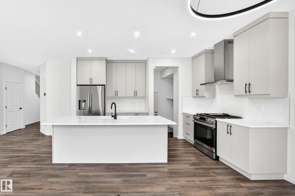 Kitchen - 1508 205 St Nw, Edmonton, AB T6M3E7 Photo 3