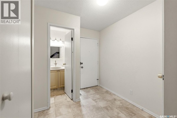 Living room - 1508 Jubilee Avenue, Regina, SK S4S3T2 Photo 4