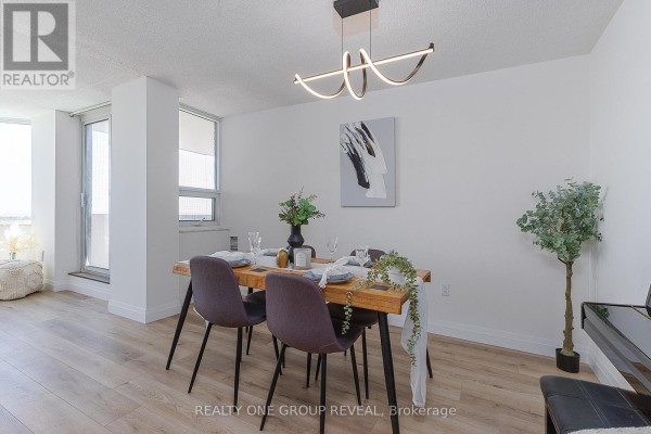 Living room - 1509 - 121 Ling Road, Toronto, ON M1E4Y2 Photo 3
