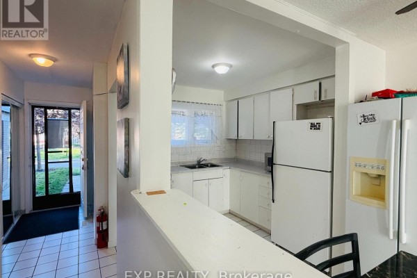 Dining room - 151 - 475 Bramalea Road, Brampton, ON L6T2X3 Photo 2