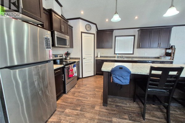 4pc Ensuite bath - 151 2nd Avenue, Bengough, SK S0C0K0 Photo 5