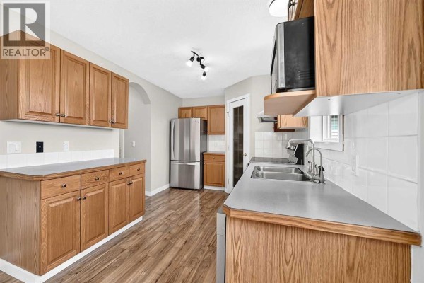 2pc Bathroom - 151 Applestone Park Se, Calgary, AB T2A7W2 Photo 4