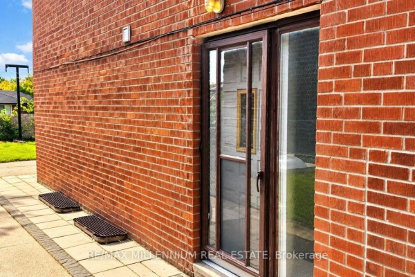 Dining room - 151 Ardwick Boulevard, Toronto, ON M9M1W3 Photo 3