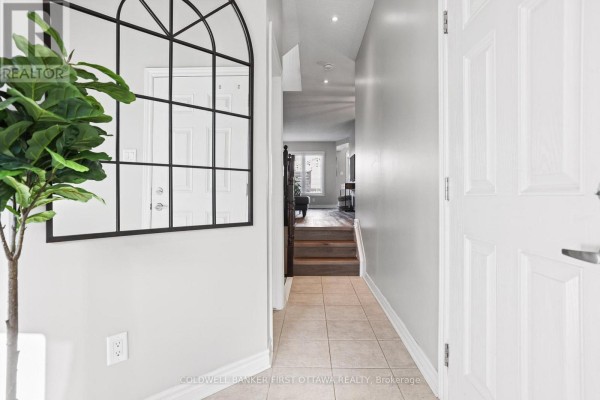 Living room - 151 Calvington Avenue, Ottawa, ON K2T0H8 Photo 3
