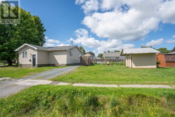 Kitchen - 151 Chicora Cres, Sault Ste  Marie, ON P6A5T1 Photo 3