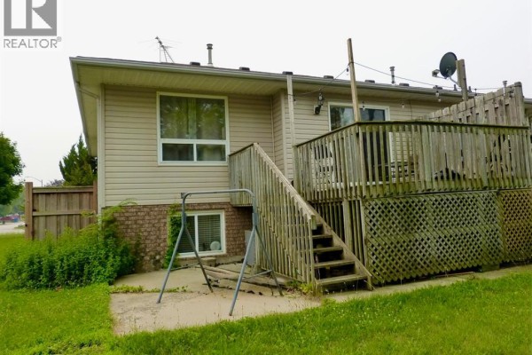 Family room - 151 Christina Crescent, Leamington, ON N8H5L8 Photo 4