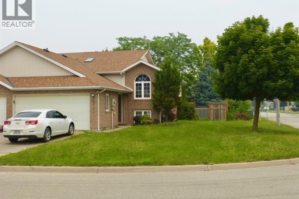 4pc Bathroom - 151 Christina Crescent, Leamington, ON N8H5L8 Photo 5