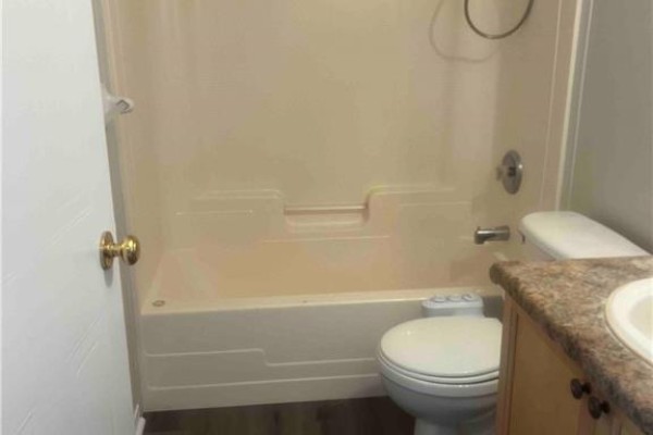 4pc Bathroom - 151 Clairfields Drive E Unit# 4, Guelph, ON N1L1P5 Photo 5