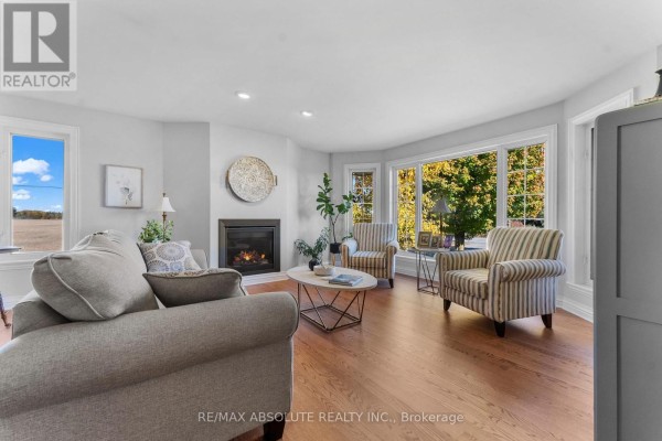 Living room - 151 Duncan Drive, Mcnab/braeside, ON K7S0E1 Photo 5