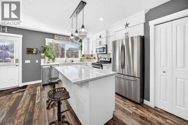 Living room - 151 Fireside Parkway, Cochrane, AB T4C0V7 Photo 4